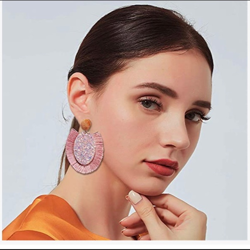 🆕 Pink Fanned Tassel Glitter Drop Earrings - Picture 7 of 8